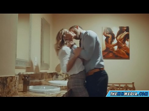 ❤️ Ko vas prsata blondinka zapelje na javnem stranišču ❤ Slute na sl.hentaiser.ru ❌